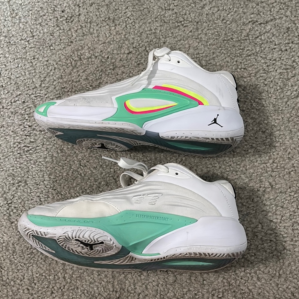 Mens White and Green Athletic Shoes - Picture 4 of 16